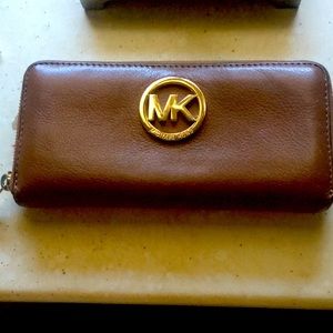 Wallet with lots of space …great way to organize